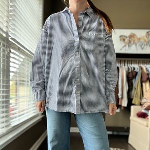 Old Navy Blue and White Striped Boyfriend Button down Large
